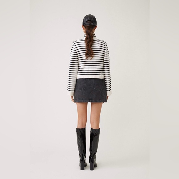 Suncoo Paris like new 🔥
Classic high-neck sweater in ecru and black stripes - Picture 5 of 15